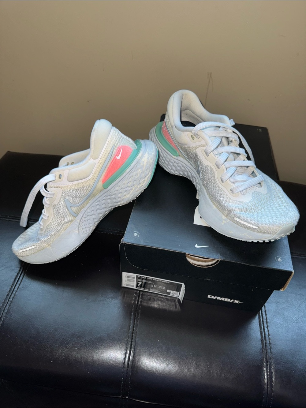 Nike ZoomX Invincible Run Flyknit Women's Road Running Shoes - Size 7.5
